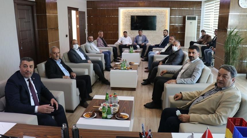 MHP’nin borsa ziyaretinde kayısı konuşuldu