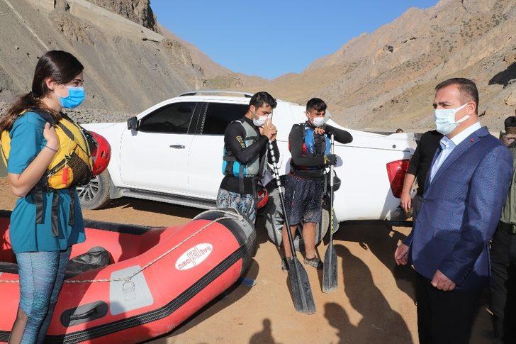 Vali Akbıyık’tan, rafting ekiplerine spor malzemesi desteği G1
