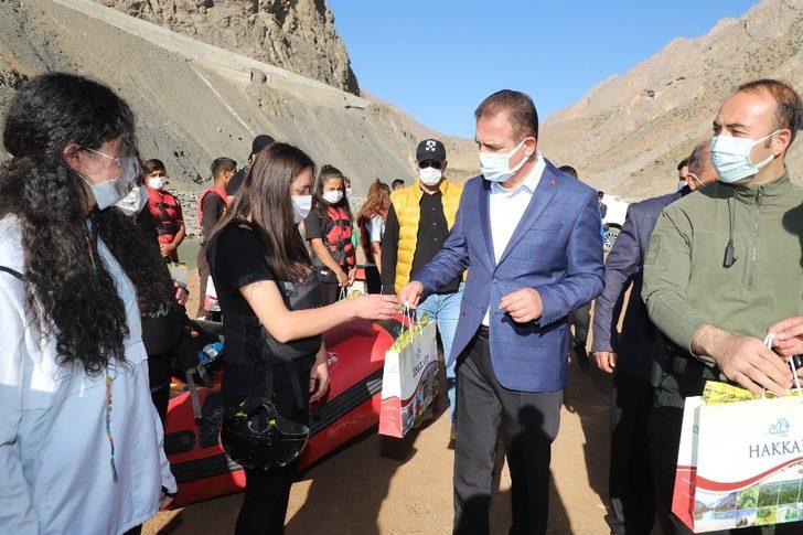 Vali Akbıyık’tan, rafting ekiplerine spor malzemesi desteği G3