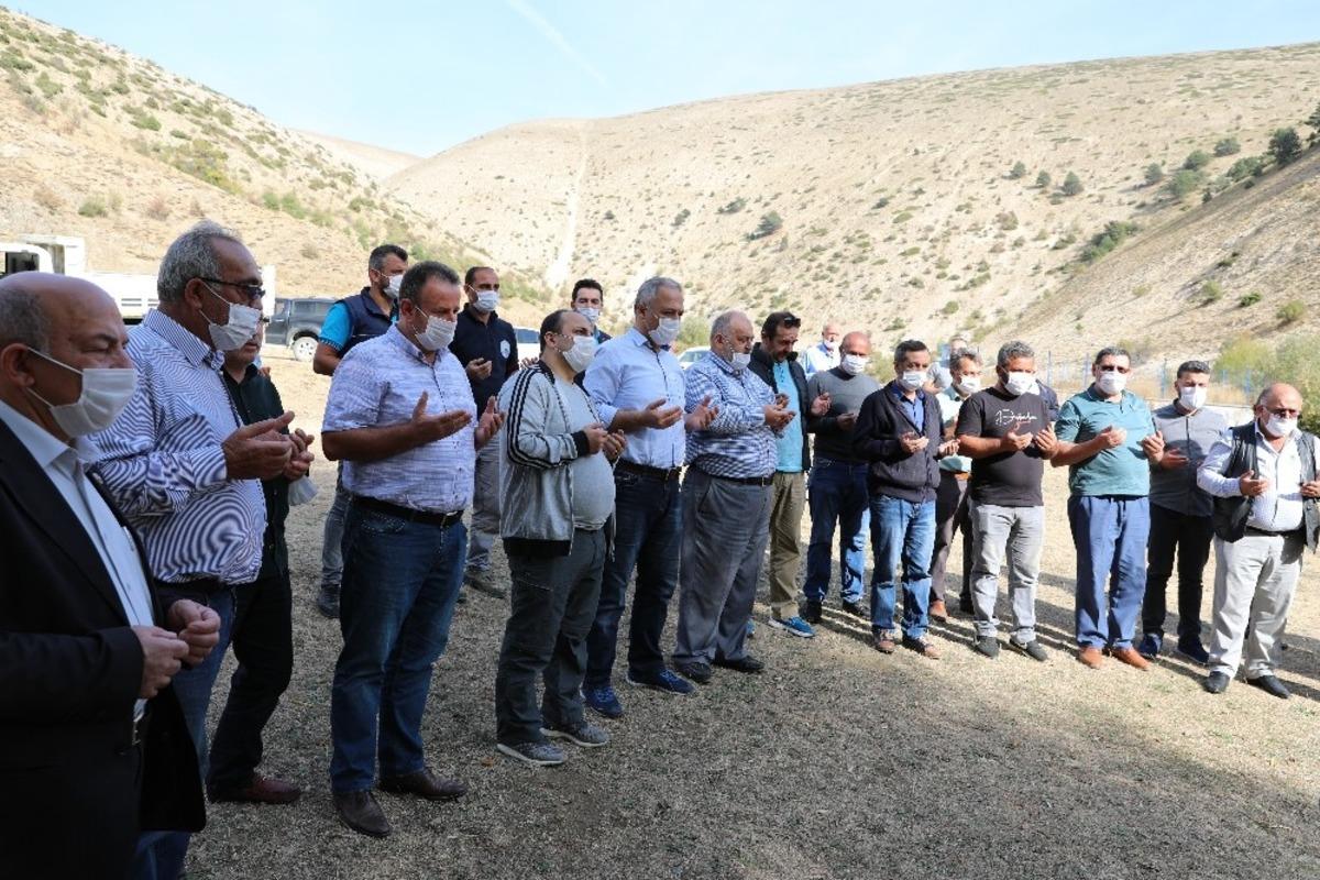 Başkan &Uuml;&ccedil;ok bereket ve bolluk i&ccedil;in kurban kesti