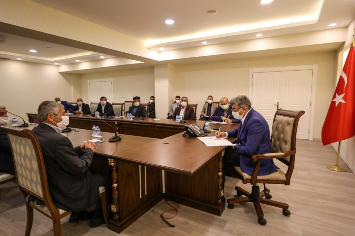 Vali Bilmez, muhtarlarla bir araya geldi