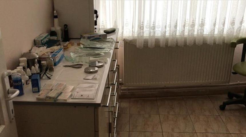Adıyaman'da ruhsatsız diş kliniği &ccedil;alıştıran sahte hekim yakalandı
