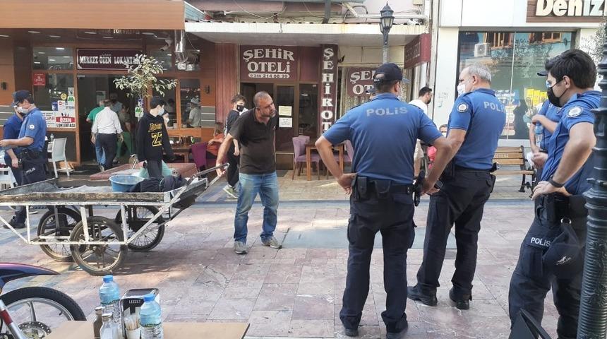 &Ouml;nce kolunu kesti, sonra jileti boğazına dayadı