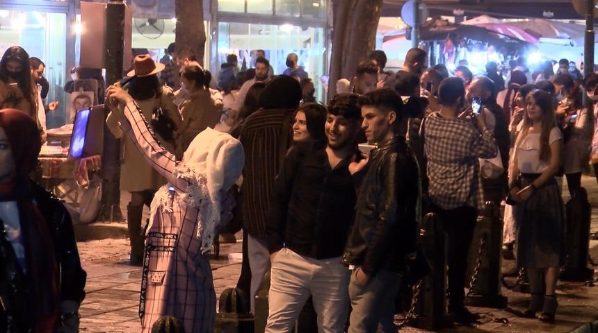 Koronavirüs hiçe sayıldı! Ortaköy'de tedirgin eden görüntüler