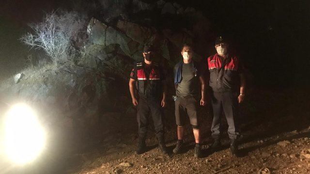 Antalya’da doğa yürüyüşünde kaybolan turisti jandarma buldu
