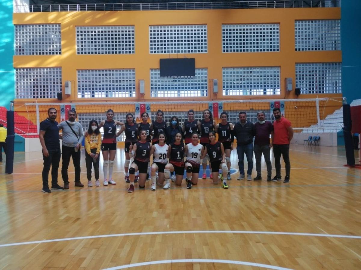 Van B&uuml;y&uuml;kşehir Belediyesi Kadın Voleybol Takımı sezonu galibiyetle a&ccedil;tı