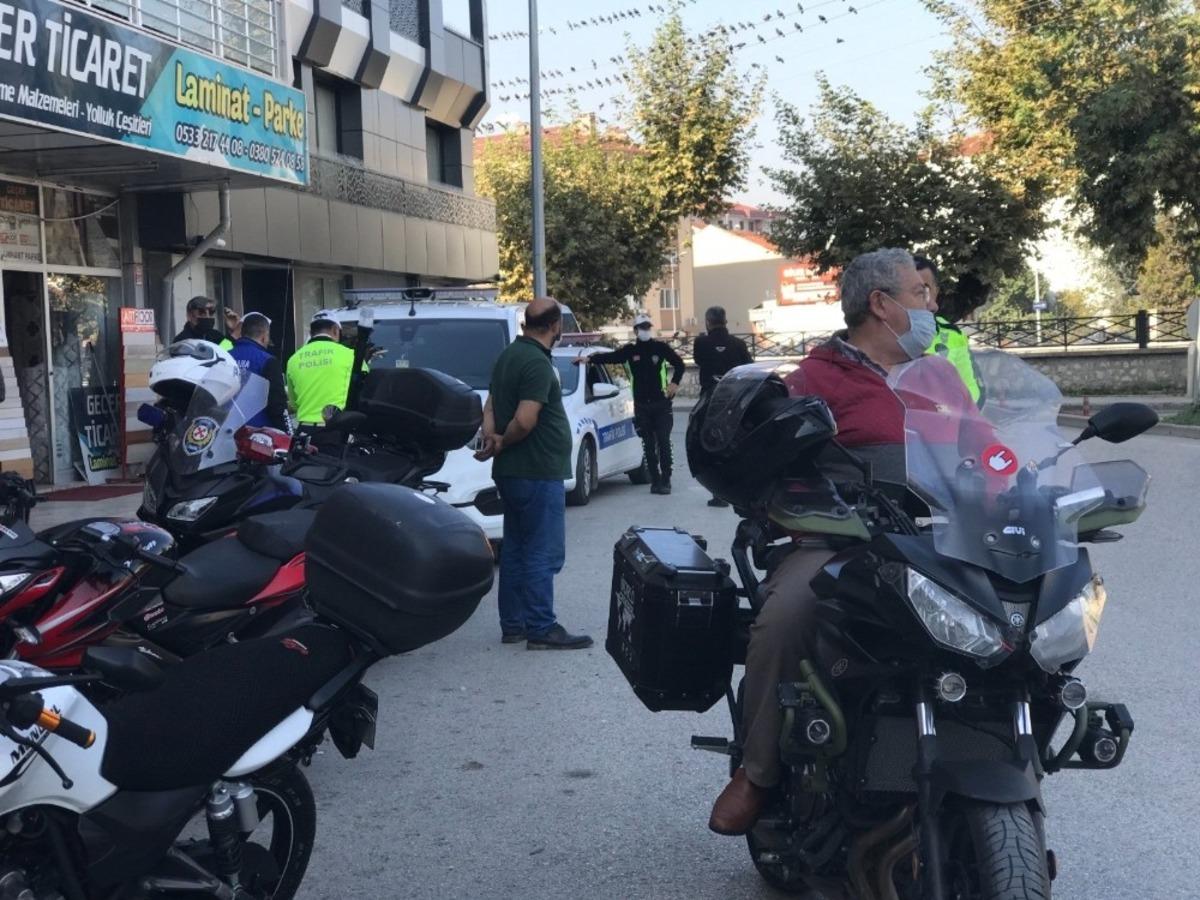 Polis ekipleri motosikletler &uuml;zerine uygulama yaptı