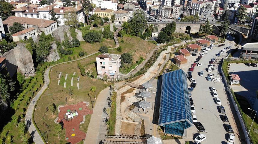 Trabzon'da şaşırtan görüntü! Kamulaştırma bedelini kabul etmedi, kentsel dönüşümün ortasında kaldı