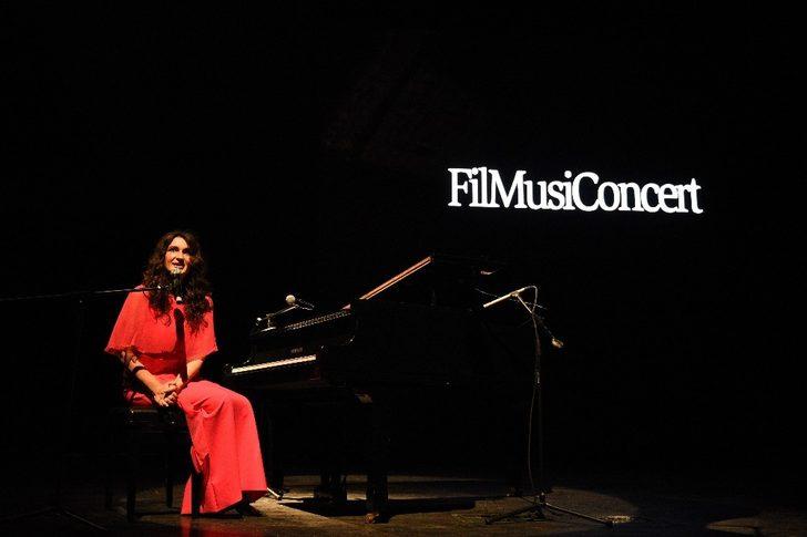 Anjelika Akbar’la ikinci yıl kutlaması G2