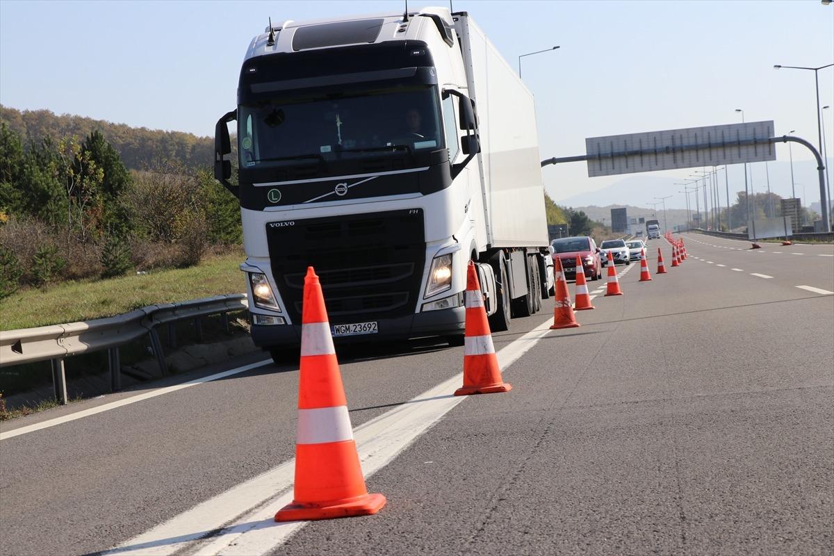 Anadolu Otoyolu Bolu Dağı T&uuml;neli yol &ccedil;alışması nedeniyle ulaşıma kapandı