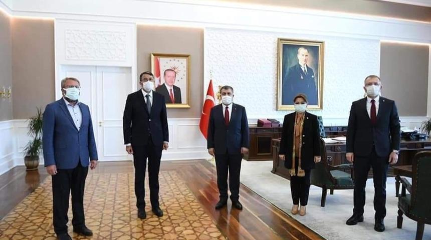 Başkan Ceyhun: "K&uuml;tahya ve il&ccedil;eleri i&ccedil;in 17&rsquo;si uzman toplam 27 doktor kadrosu a&ccedil;ıldı"