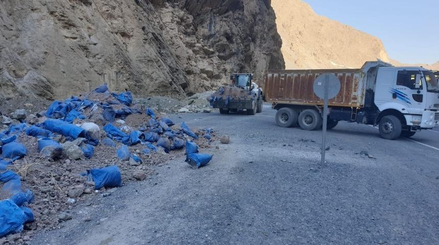 Zap Suyu &ccedil;evresi &ccedil;&ouml;plerden arındırıldı