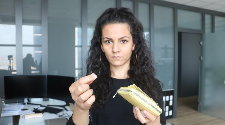 Ölen köpeğinin tüylerini cüzdanında taşıyor