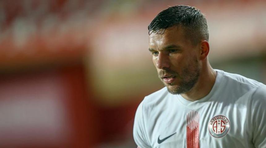 Podolski, yeni sezonda ilk golünü Başakşehir'e attı