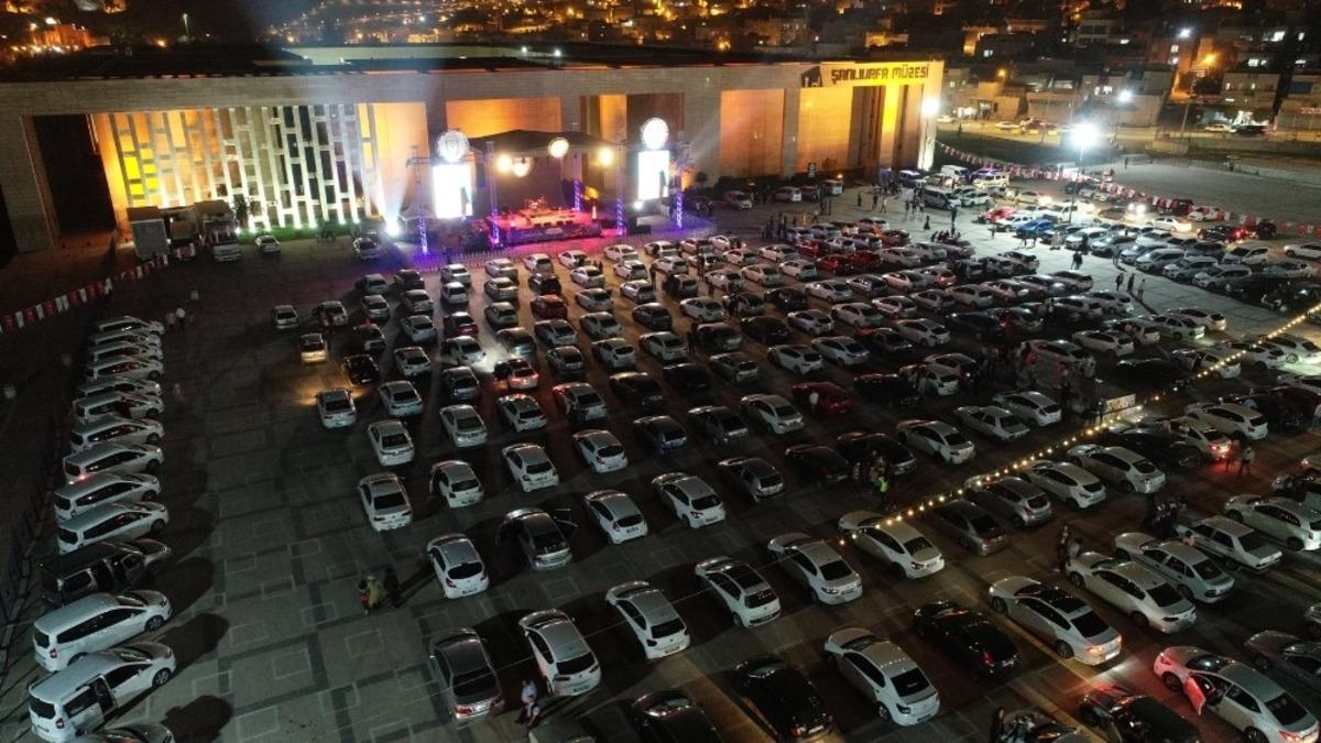 Şanlıurfa&rsquo;da arabada m&uuml;zik ş&ouml;leni