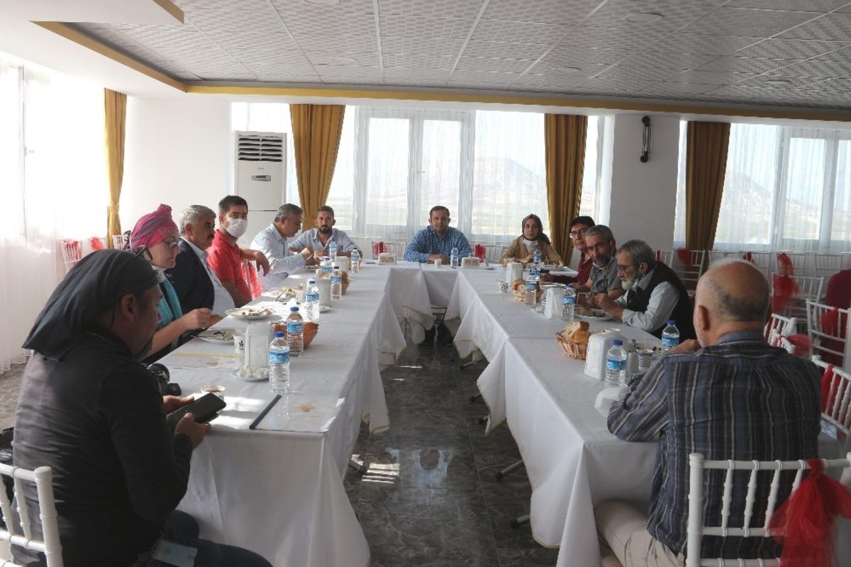 AK Parti İl&ccedil;e Başkanı Solak; "İl&ccedil;emize hizmet i&ccedil;in buradayız"