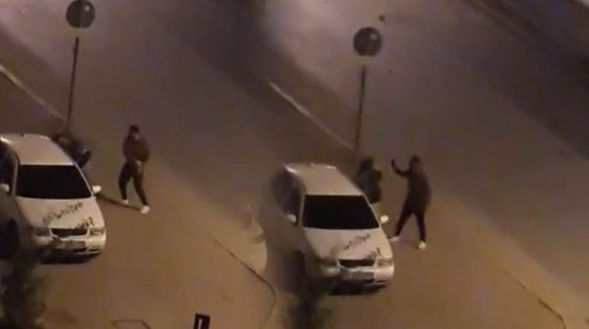 Gen&ccedil; kıza sokak ortasında tokat! Mahalle ayağa kalktı