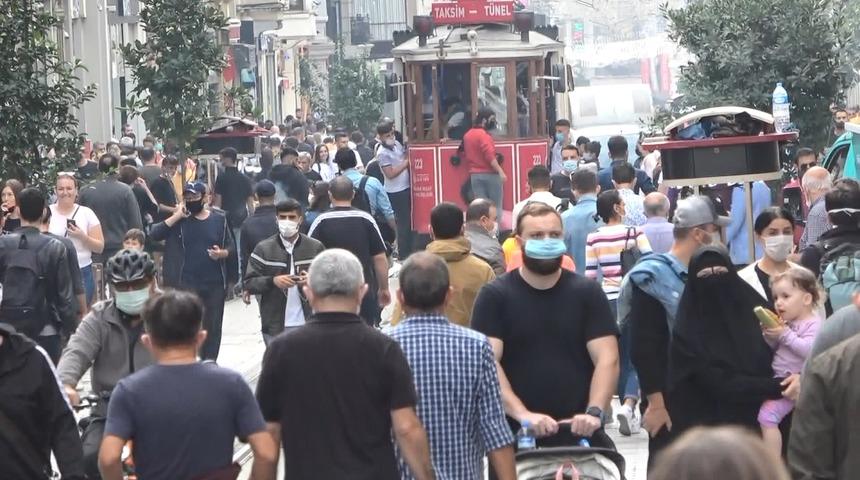Taksim ve İstiklal Caddesi'nde endişelendiren kalabalık