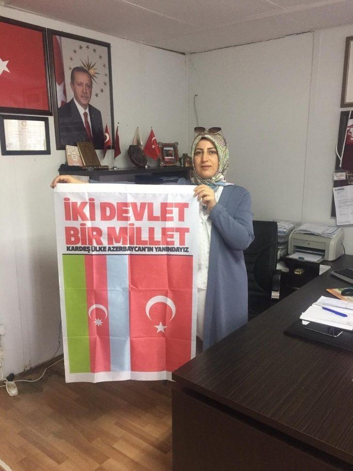 İlkadım Belediyesi’nden muhtarlara Azerbaycan bayrağı G5