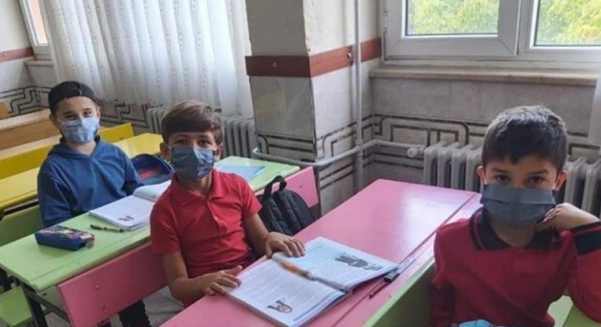Gemici ilk&ouml;ğretim okulunda &ouml;zel yıkanabilir maske &uuml;rettiler