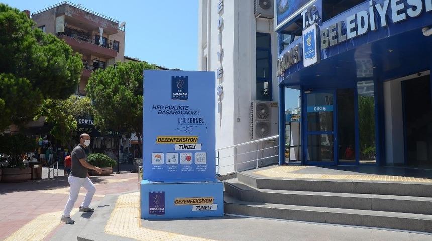 Kuşadası Belediyesi&rsquo;nin 8 &ccedil;alışanı karantinaya alındı