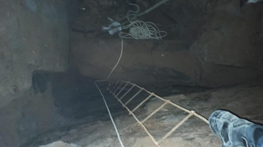 Manisa'da kaçak kazı yapan 4 şüpheliye suçüstü