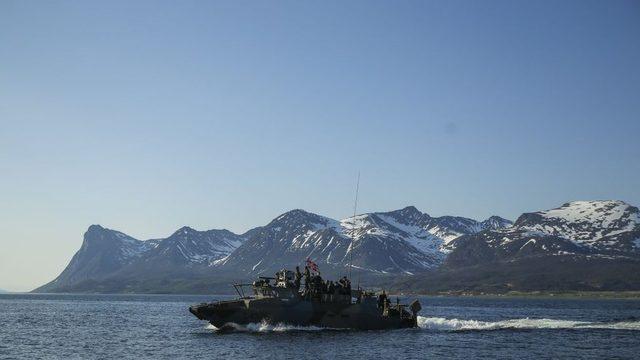 ABD deniz piyadeleri ve Norveçli Kosta Ranger Komandoları 2018'de CB90 sınıfı hızlı askeri taarruz gemisiyle ortak bir tatbikata katıldı.