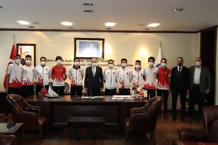 Başkan Zolan: "Daha güzel başarılara birlikte ulaşacağız" G1