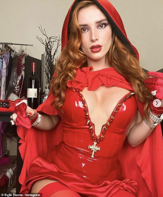 34826616-8878073-Wow_Bella_Thorne_24_took_to_Instagram_on_Sunday_to_share_a_serie-a-24_1603658698126