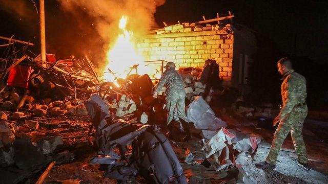 Ateşkes 5 dakika sürdü! Aliyev kameraların karşısına geçti