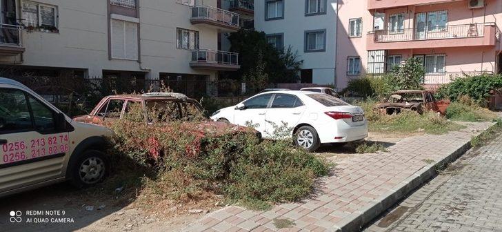 Kaderine terk edilen araçlar çevre sağlığını tehdit ediyor G3