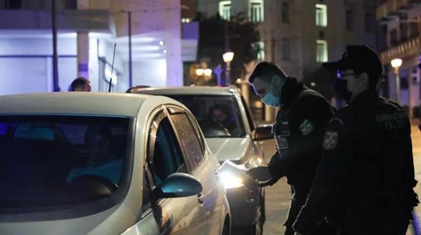 Yunanistan&rsquo;da yeniden sokağa &ccedil;ıkma yasağı başladı