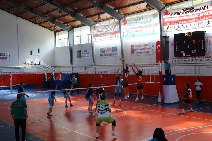 Şeref Koleji Erkek Voleybol Takımı dolu dizgin G2