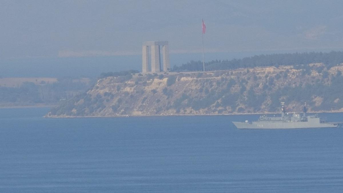 Romanya savaş gemisi &Ccedil;anakkale Boğazı&rsquo;ndan ge&ccedil;ti