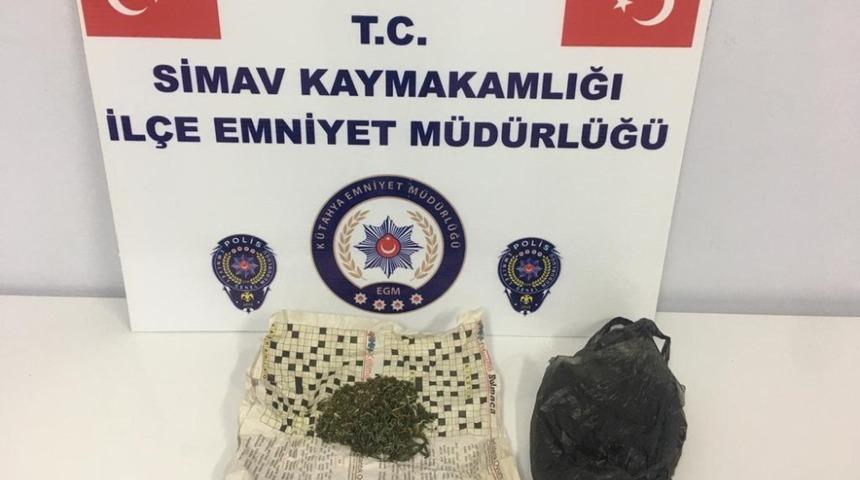 Ş&uuml;pheli ara&ccedil;ta uyuşturucu ele ge&ccedil;irildi