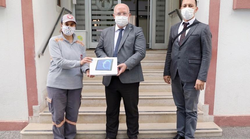 Temizlik iş&ccedil;ilerinden eğitime destek