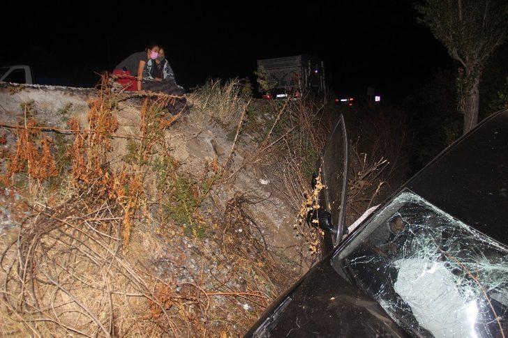 Tarlaya uçan araçtan kendi çabaları ile kurtulan yaralı kadın tir tir titredi G1
