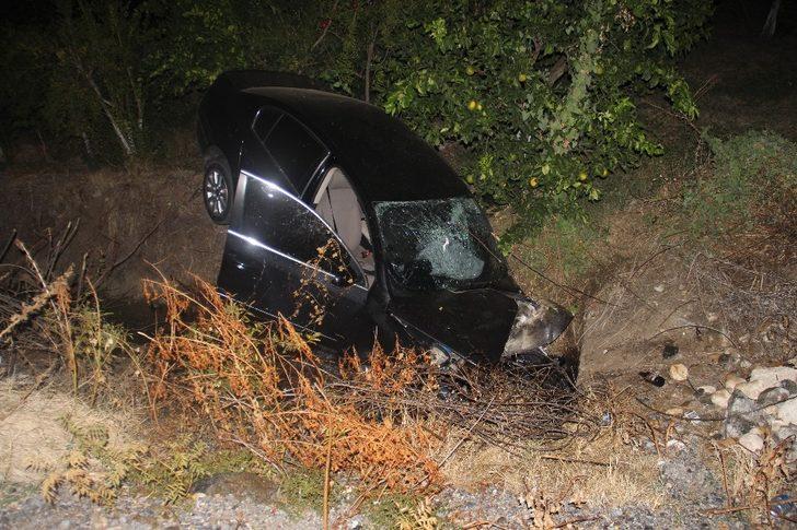 Tarlaya uçan araçtan kendi çabaları ile kurtulan yaralı kadın tir tir titredi G2