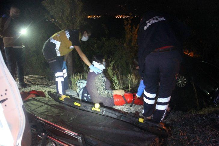 Tarlaya uçan araçtan kendi çabaları ile kurtulan yaralı kadın tir tir titredi G5