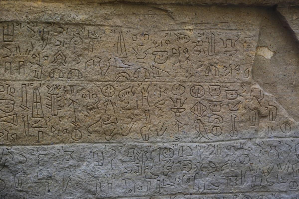 2 bin 800 yıllık maden yazıtının replikası m&uuml;zede sergileniyor