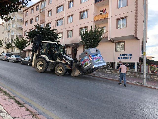 Kırşehir Belediyesi kentte çöp konteynırı uygulamasını başlattı