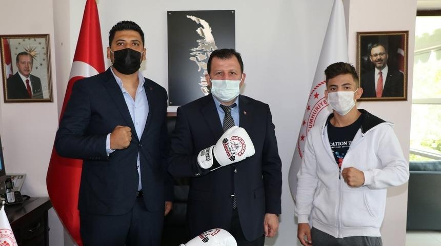 Şampiyon sporculardan Kabakcı’ya ziyaret