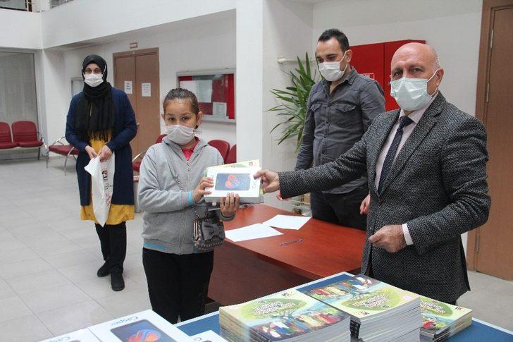 Kütahya’da 61 öğrenciye tablet G4