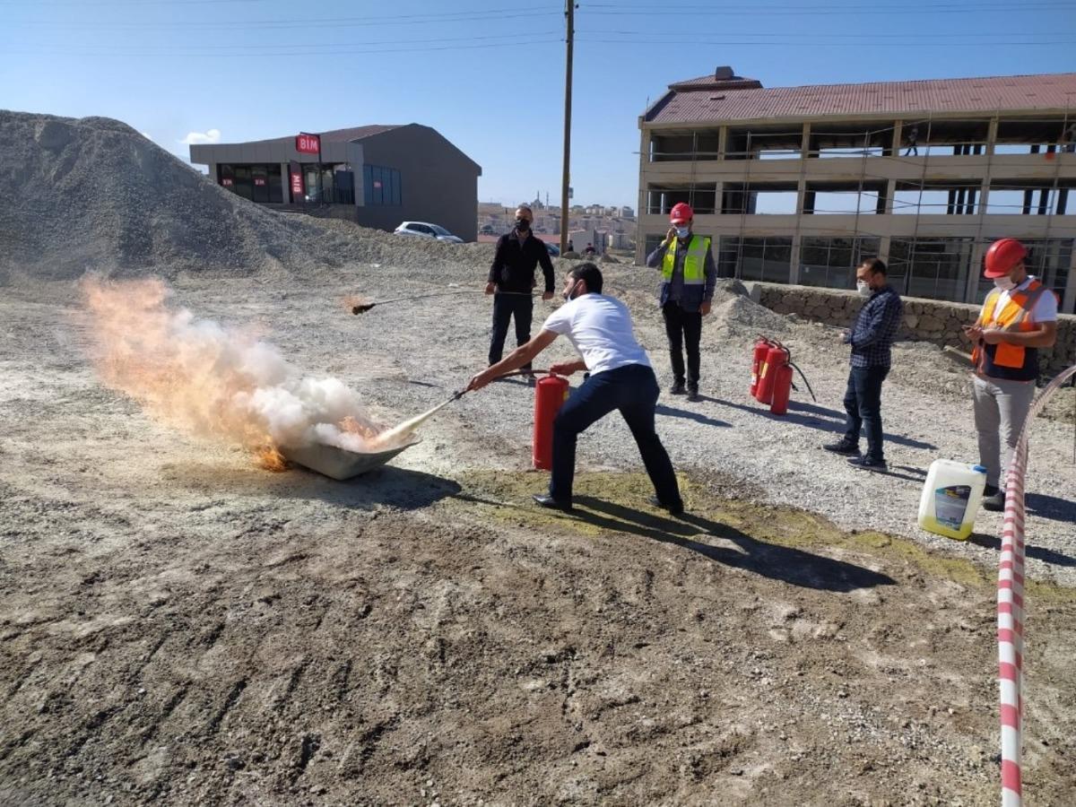 Belediye personeline yangın tatbikatı