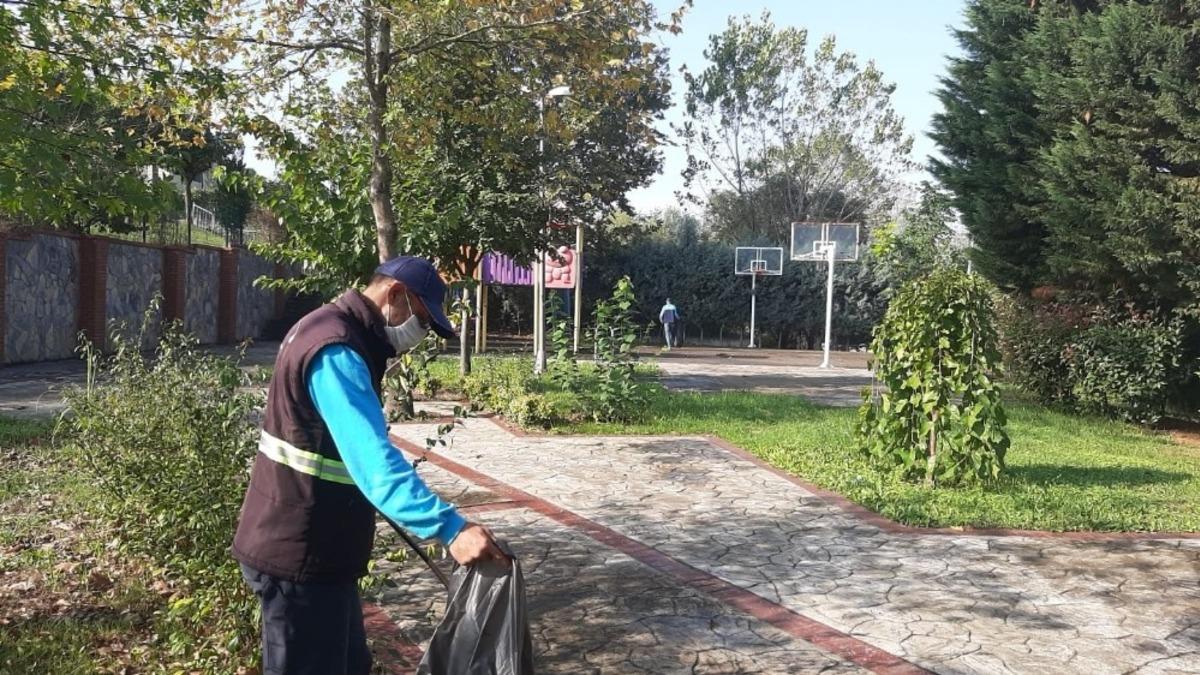 Başiskele&rsquo;de park ve bah&ccedil;elerde sonbahar bakımı