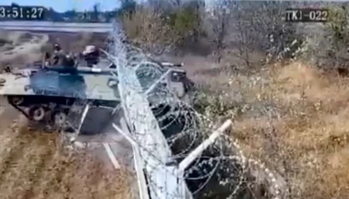 Sarhoş Rus askerleri zırhlı savaş aracını parçaladı