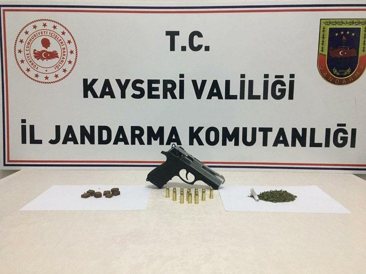 Jandarmadan uyuşturucu operasyonu: 160 kilo yaş kubar esrar ele geçirildi G3
