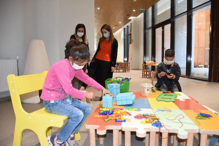 Diyarbakır’da Bilgi Evi öğrencileri, halk ve oyuncak kütüphanelerini gezdi G3