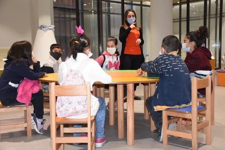 Diyarbakır’da Bilgi Evi öğrencileri, halk ve oyuncak kütüphanelerini gezdi G4