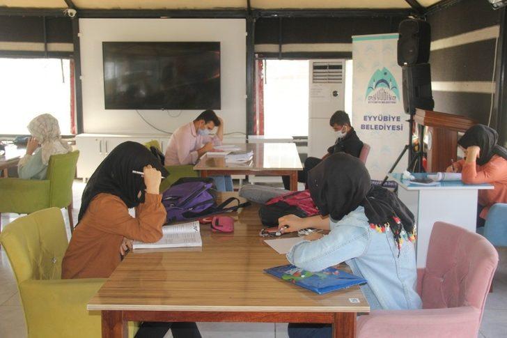 Öğrenciler üniversite sınavlarına hazırlanıyor G3